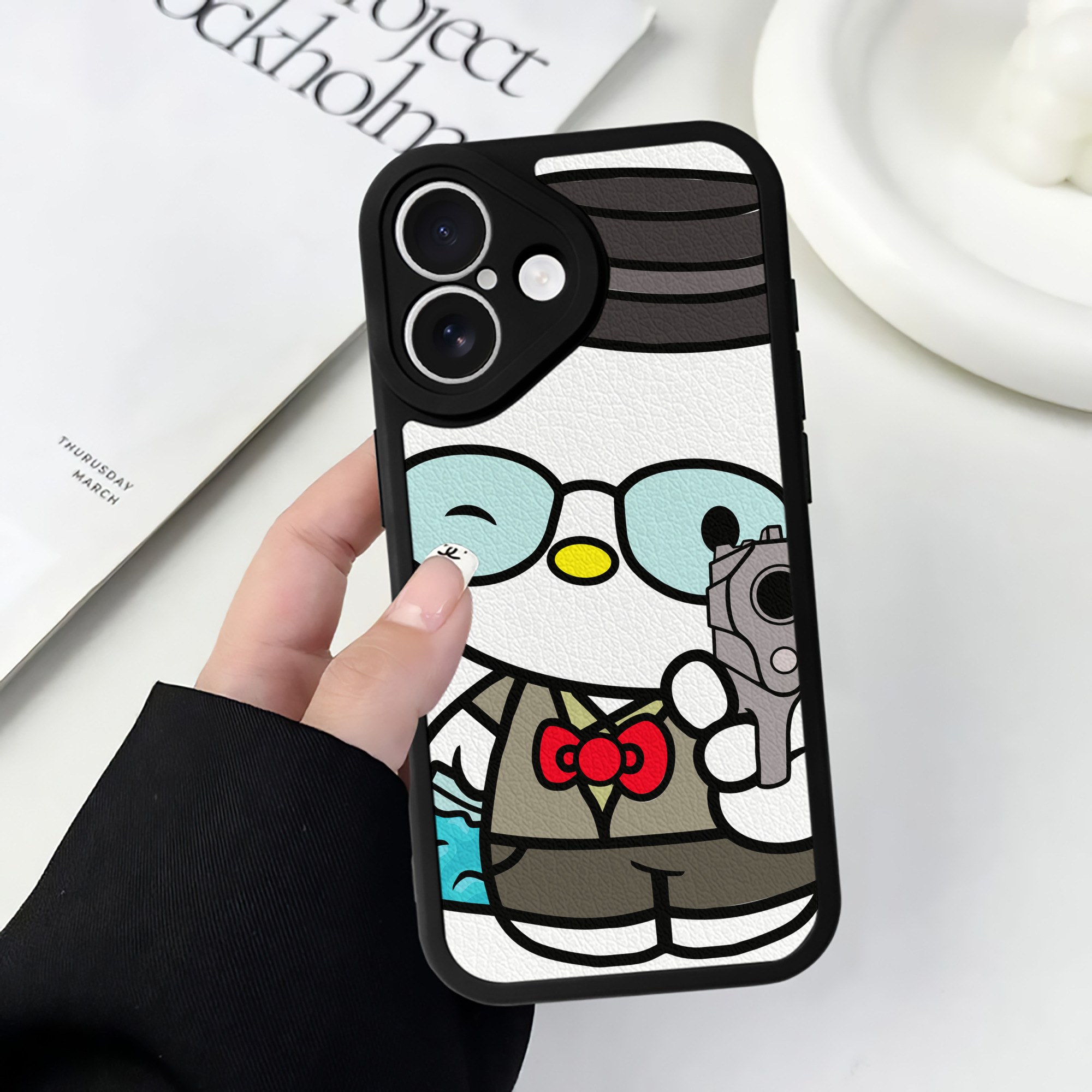 （画像用） Hello Kitty ハローキティ 【iPhone 16シリーズ対応】シリコンスマホケース（レザー調） 材質：シリコン